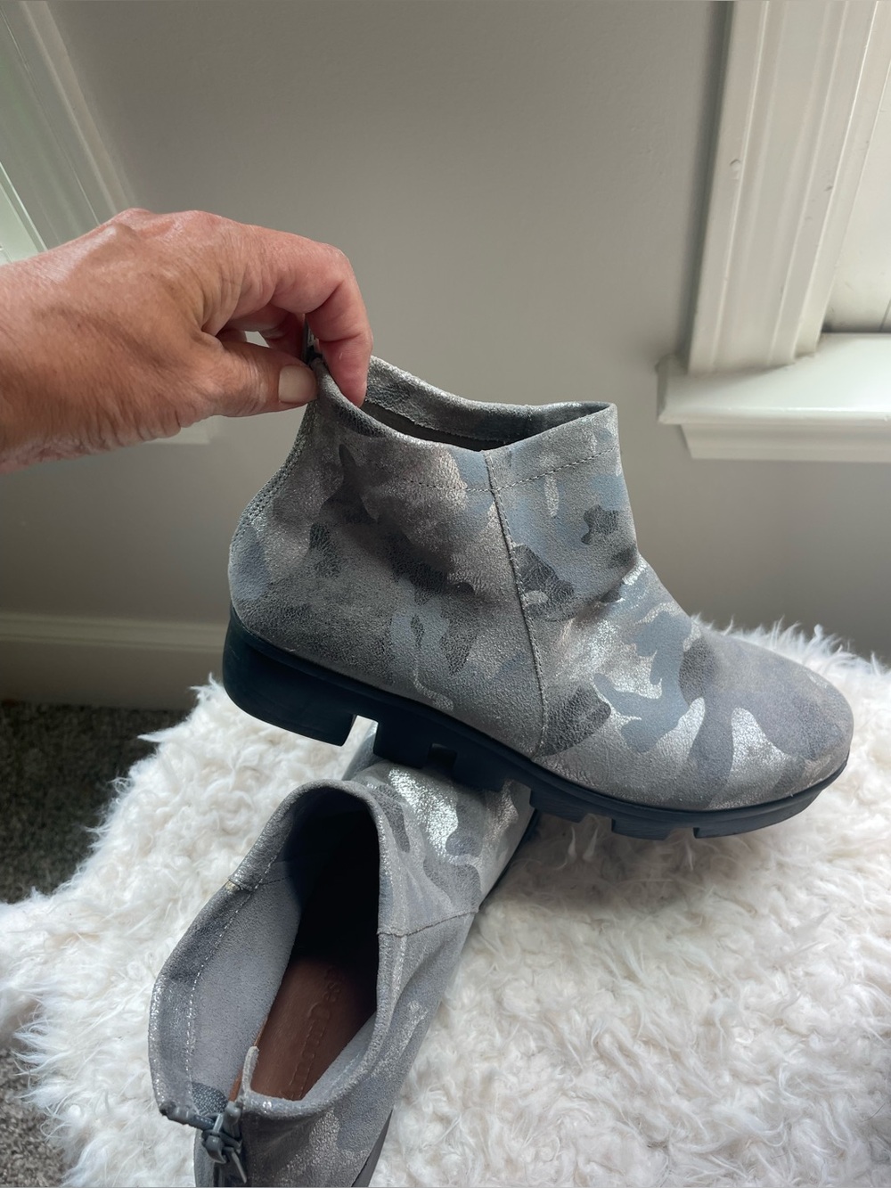 L’amour Des Pieds Silver/Grey Camo Booties in SZ 6.5 in gently used condition